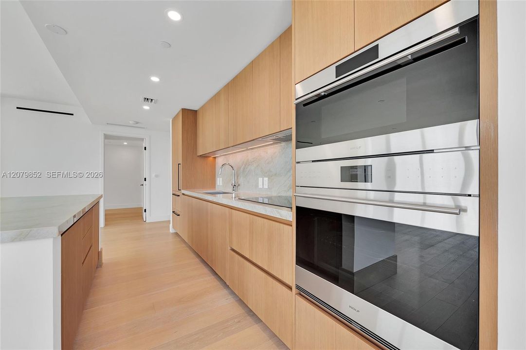 For Rent: $20,000 (3 beds, 3 baths, 2326 Square Feet)