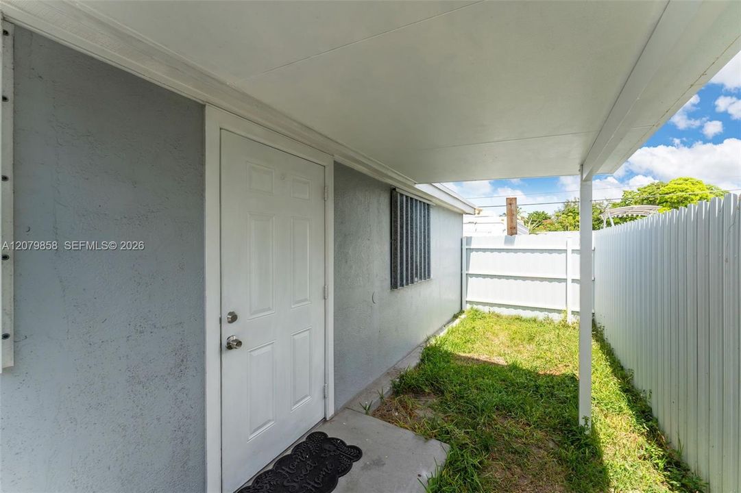 En Venta: $695,000 (4 camas, 2 baños, 2067 Pies cuadrados)