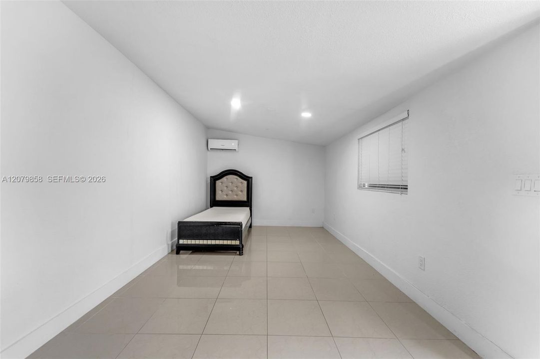 En Venta: $695,000 (4 camas, 2 baños, 2067 Pies cuadrados)