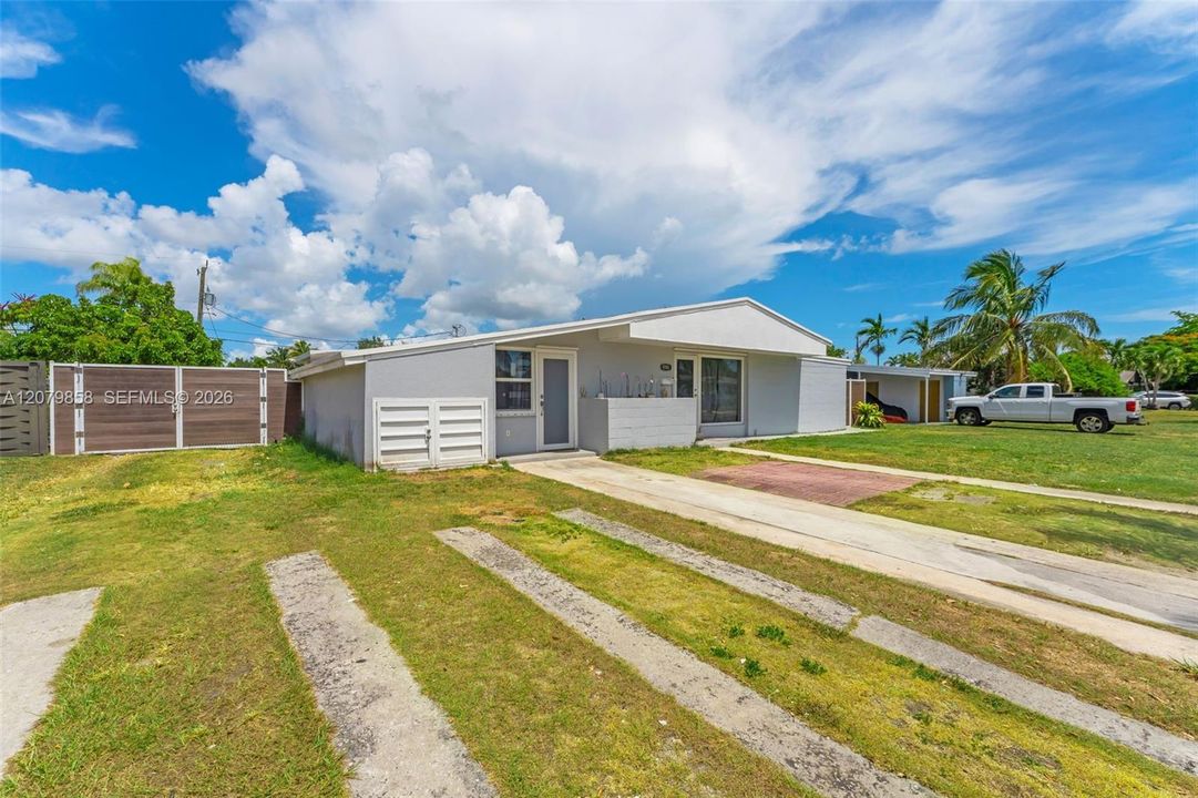 En Venta: $695,000 (4 camas, 2 baños, 2067 Pies cuadrados)