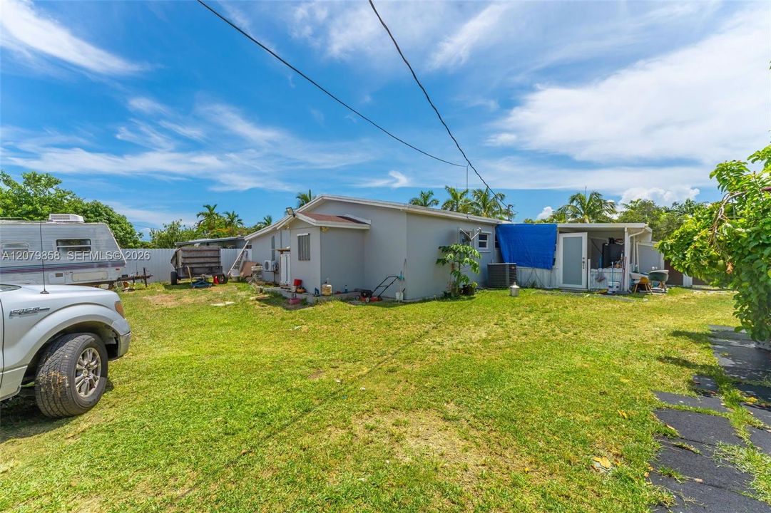 En Venta: $695,000 (4 camas, 2 baños, 2067 Pies cuadrados)