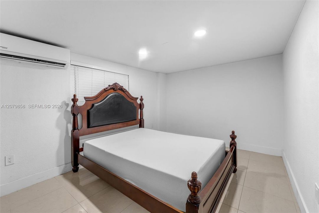 En Venta: $695,000 (4 camas, 2 baños, 2067 Pies cuadrados)