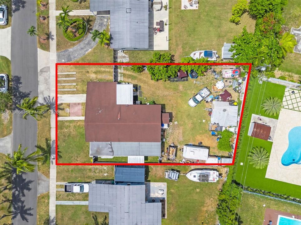 En Venta: $695,000 (4 camas, 2 baños, 2067 Pies cuadrados)