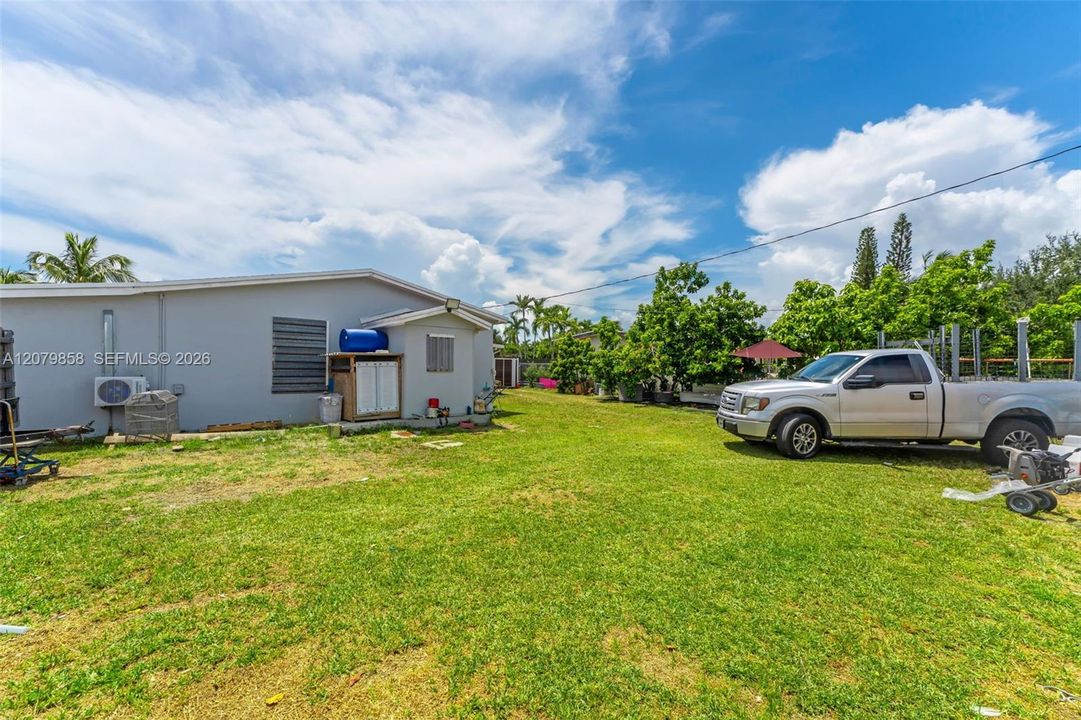 En Venta: $695,000 (4 camas, 2 baños, 2067 Pies cuadrados)