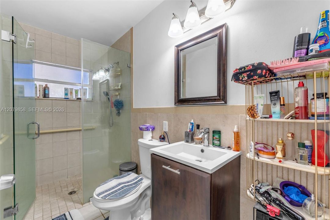 En Venta: $695,000 (4 camas, 2 baños, 2067 Pies cuadrados)