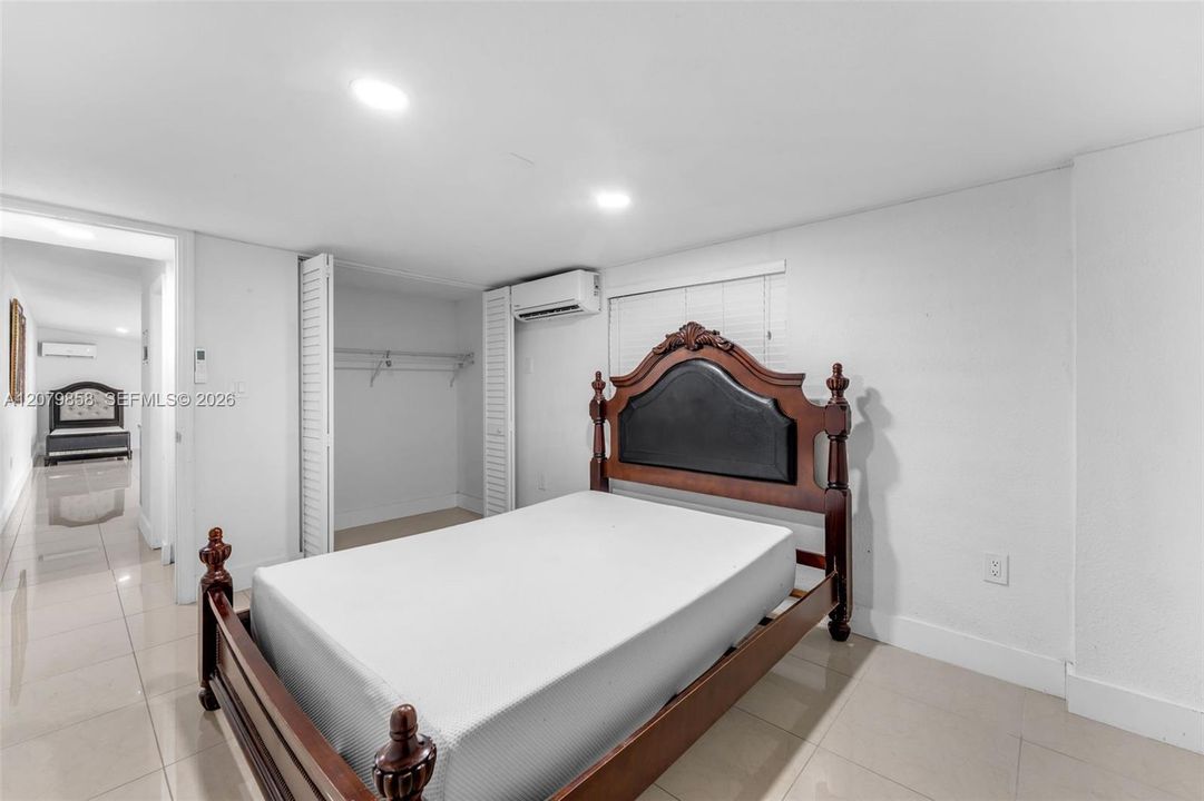 En Venta: $695,000 (4 camas, 2 baños, 2067 Pies cuadrados)