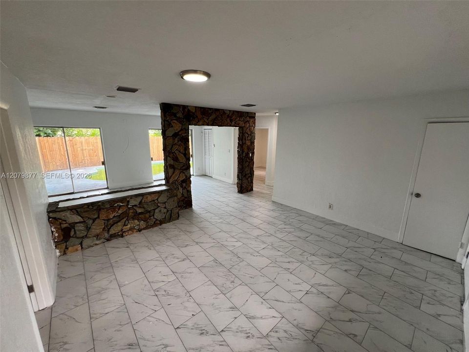 В аренду: $3,300 (3 спален, 2 ванн, 1281 Квадратных фут)