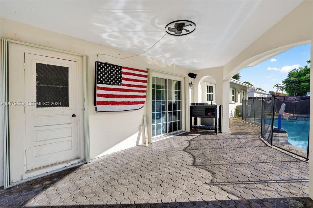 For Sale: $735,000 (4 beds, 2 baths, 1656 Square Feet)