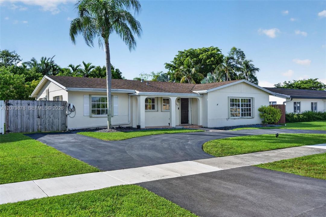 For Sale: $735,000 (4 beds, 2 baths, 1656 Square Feet)