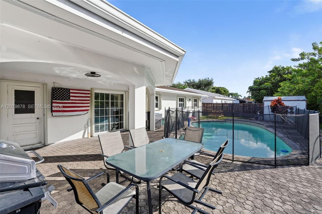 For Sale: $735,000 (4 beds, 2 baths, 1656 Square Feet)