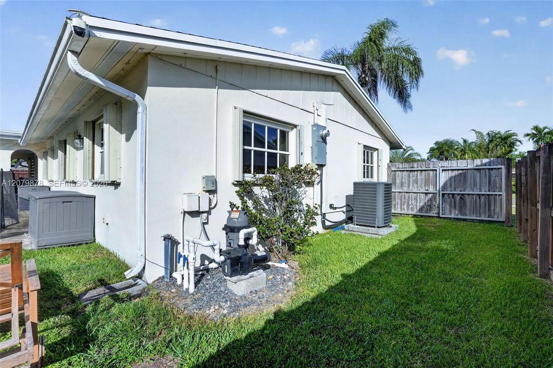 For Sale: $735,000 (4 beds, 2 baths, 1656 Square Feet)