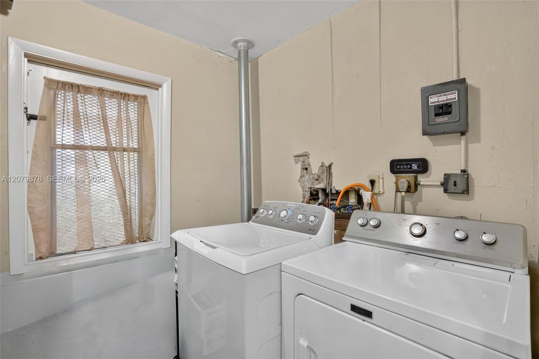 For Sale: $735,000 (4 beds, 2 baths, 1656 Square Feet)