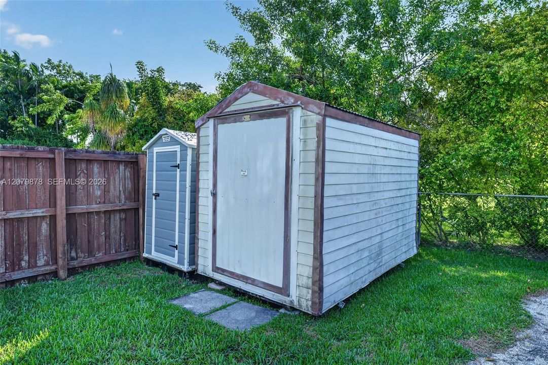 For Sale: $735,000 (4 beds, 2 baths, 1656 Square Feet)