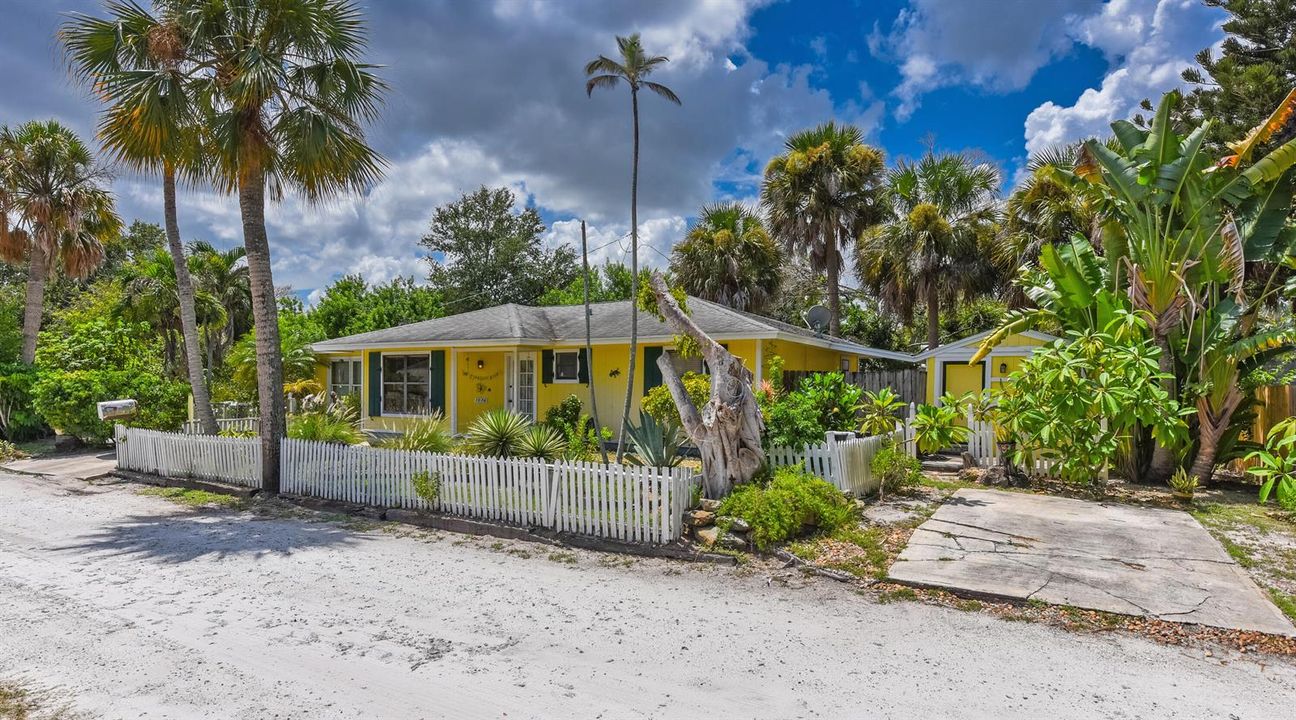 1076 NE Banyan Tree Dr_Kathy Perez_1