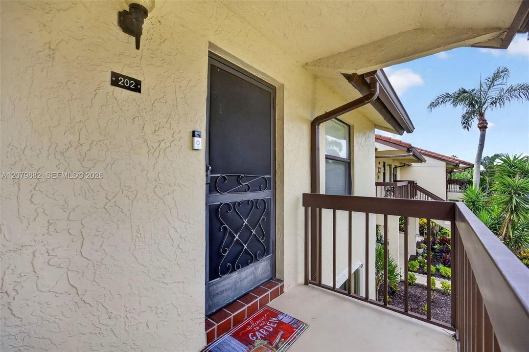 For Sale: $180,000 (2 beds, 2 baths, 872 Square Feet)