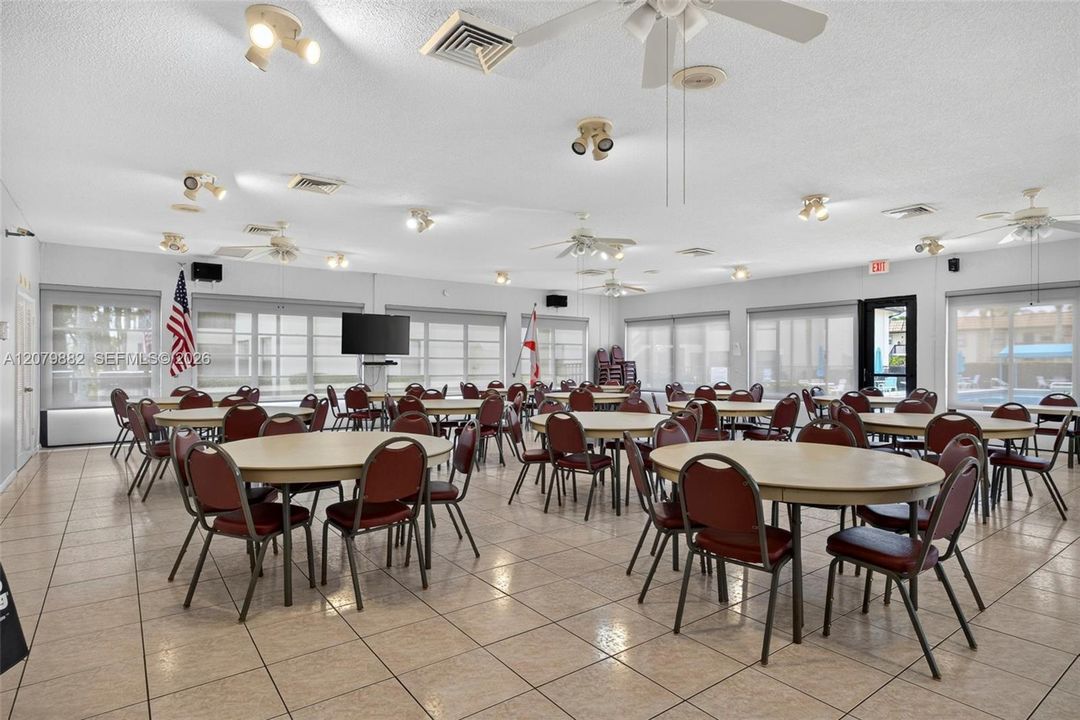 For Sale: $180,000 (2 beds, 2 baths, 872 Square Feet)