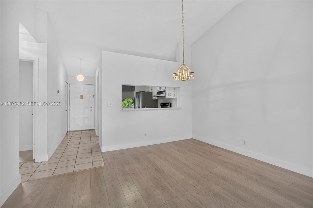For Sale: $180,000 (2 beds, 2 baths, 872 Square Feet)