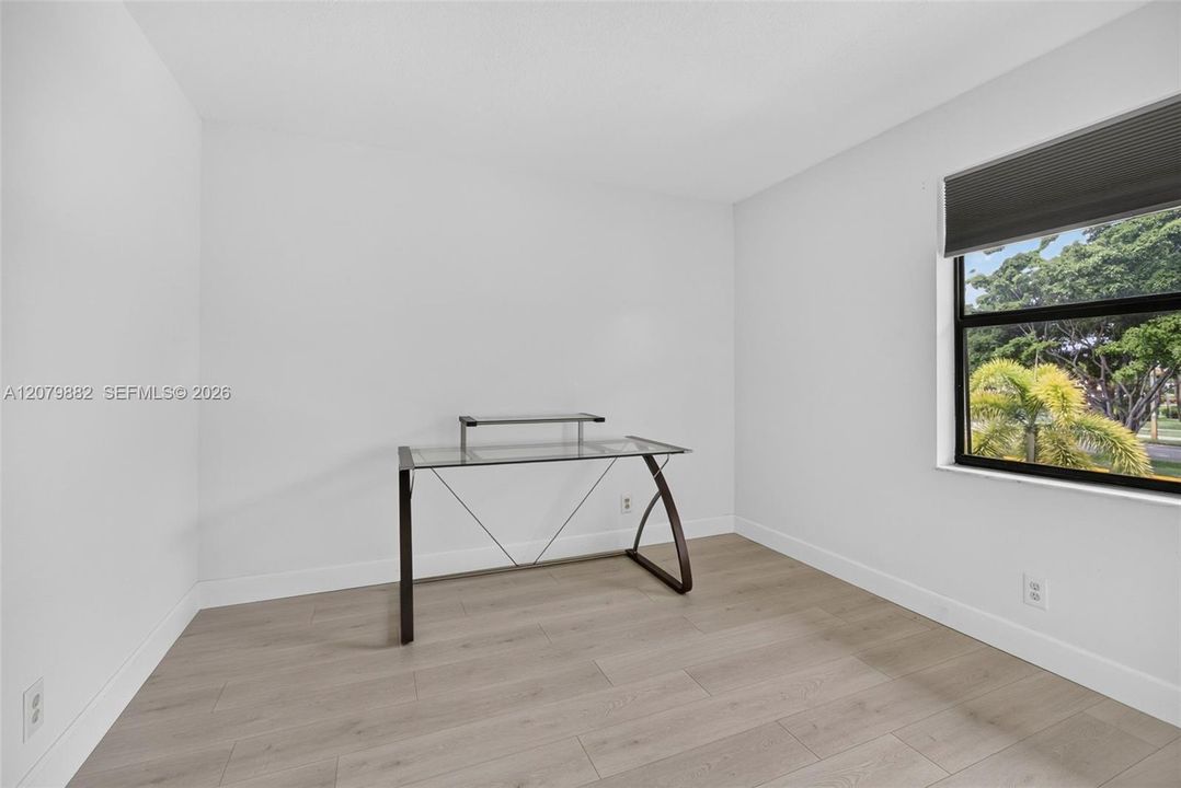 For Sale: $180,000 (2 beds, 2 baths, 872 Square Feet)