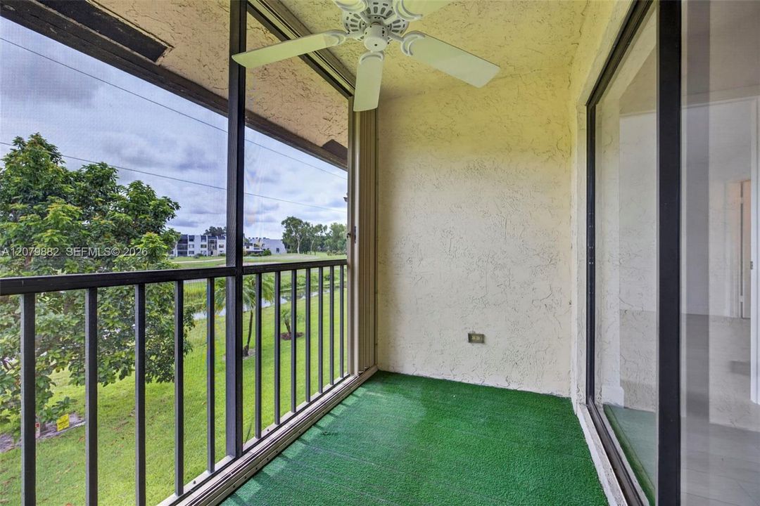 For Sale: $180,000 (2 beds, 2 baths, 872 Square Feet)