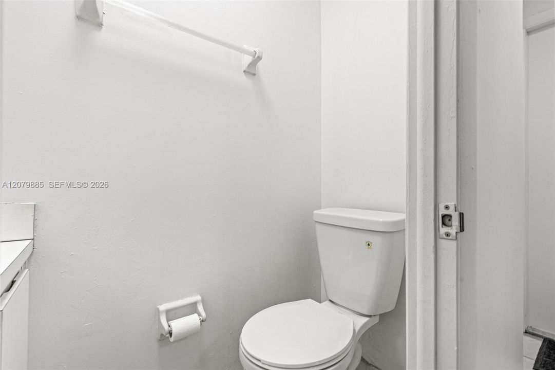На продажу: $309,900 (2 спален, 1 ванн, 1097 Квадратных фут)
