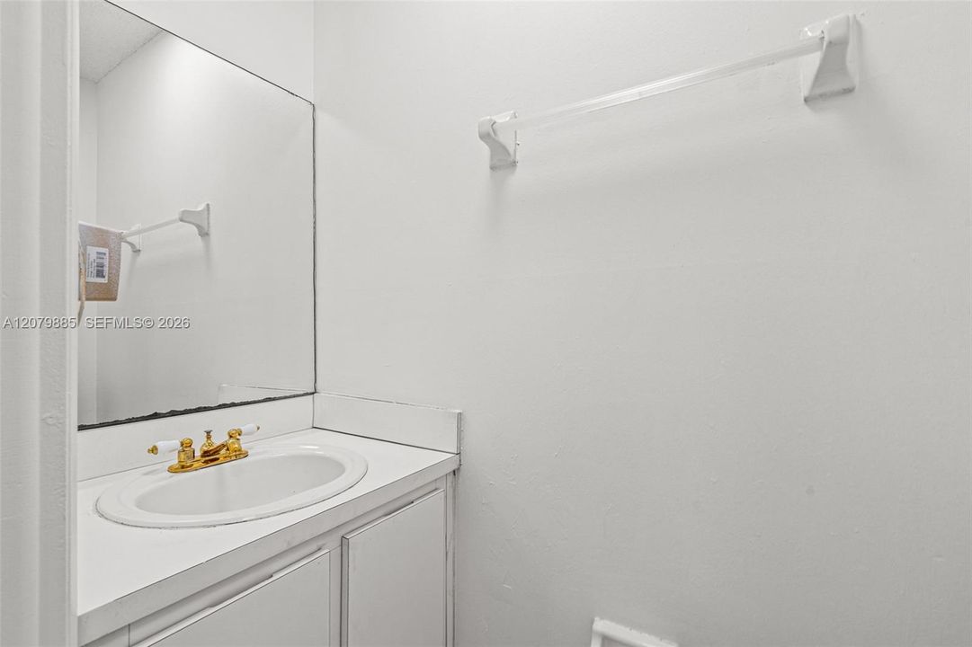 На продажу: $309,900 (2 спален, 1 ванн, 1097 Квадратных фут)