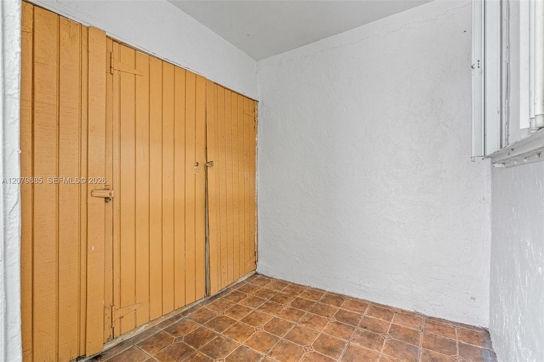 На продажу: $309,900 (2 спален, 1 ванн, 1097 Квадратных фут)