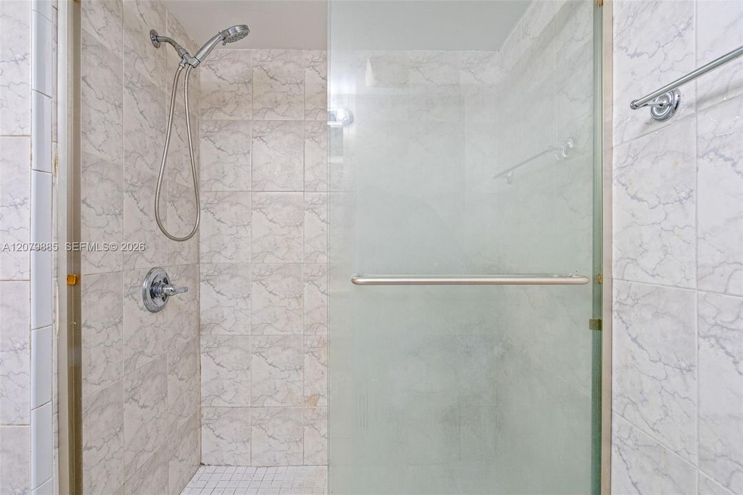 На продажу: $309,900 (2 спален, 1 ванн, 1097 Квадратных фут)
