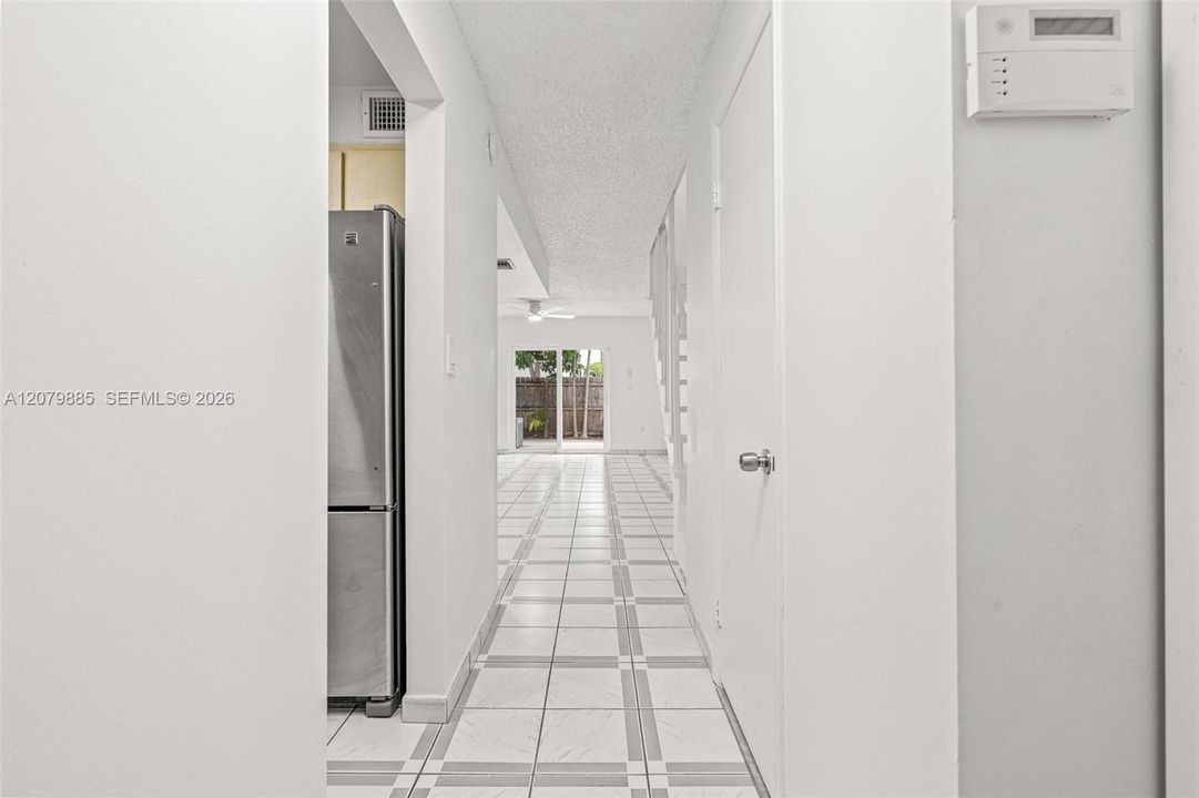 На продажу: $309,900 (2 спален, 1 ванн, 1097 Квадратных фут)
