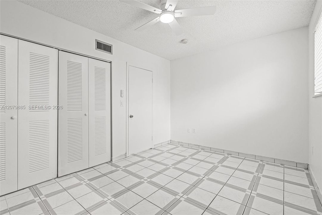 На продажу: $309,900 (2 спален, 1 ванн, 1097 Квадратных фут)