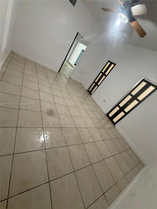 В аренду: $2,700 (2 спален, 2 ванн, 1200 Квадратных фут)