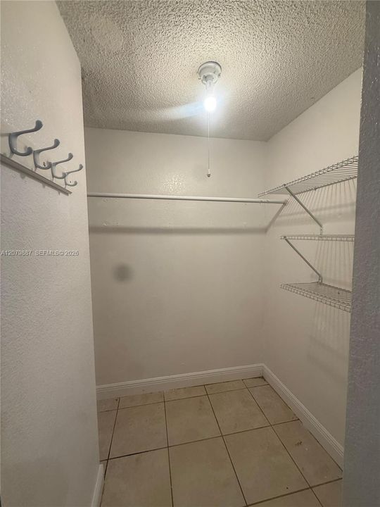 В аренду: $2,700 (2 спален, 2 ванн, 1200 Квадратных фут)