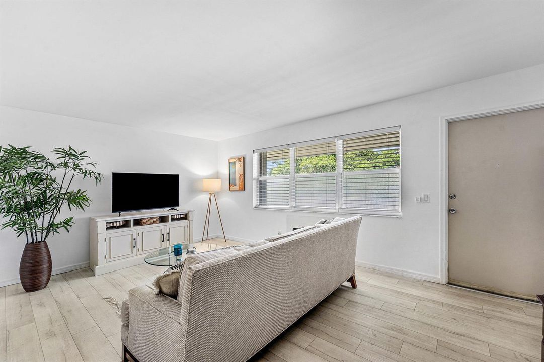 006-150HorizonsE-303-BoyntonBeach-SMALL