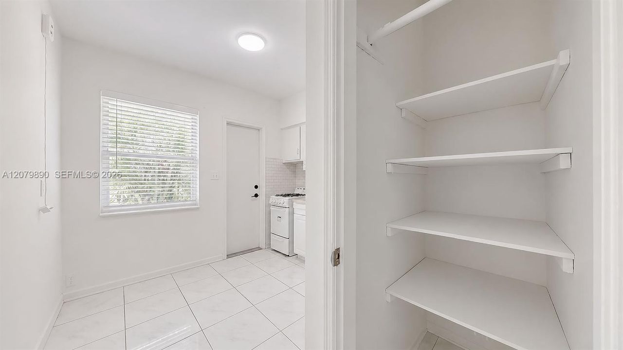 En Renta: $1,625 (0 camas, 1 baños, 300 Pies cuadrados)