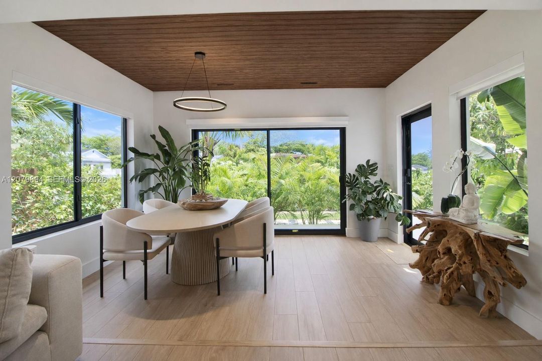 For Rent: $8,500 (3 beds, 2 baths, 1320 Square Feet)