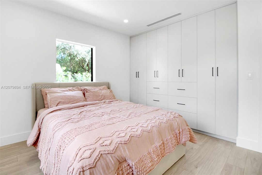 For Rent: $8,500 (3 beds, 2 baths, 1320 Square Feet)