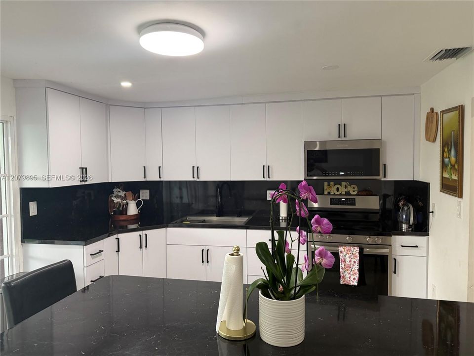 For Sale: $820,000 (4 beds, 3 baths, 1644 Square Feet)