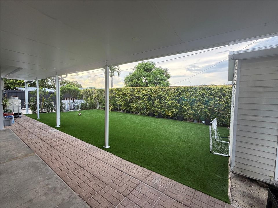For Sale: $820,000 (4 beds, 3 baths, 1644 Square Feet)
