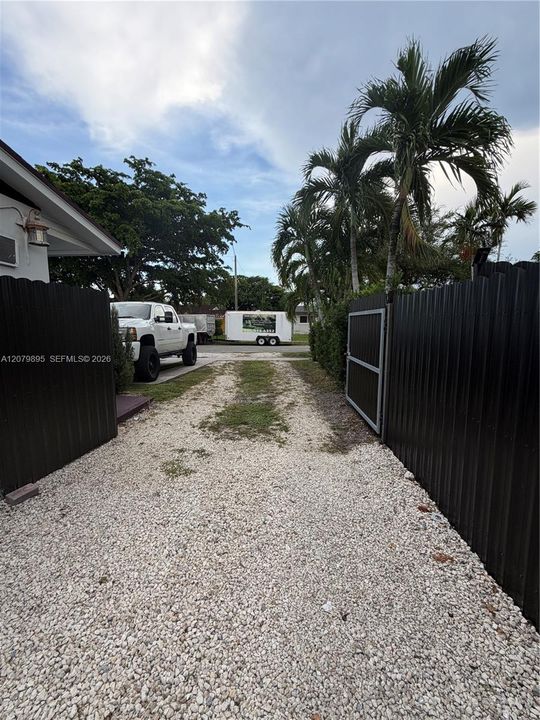 For Sale: $820,000 (4 beds, 3 baths, 1644 Square Feet)