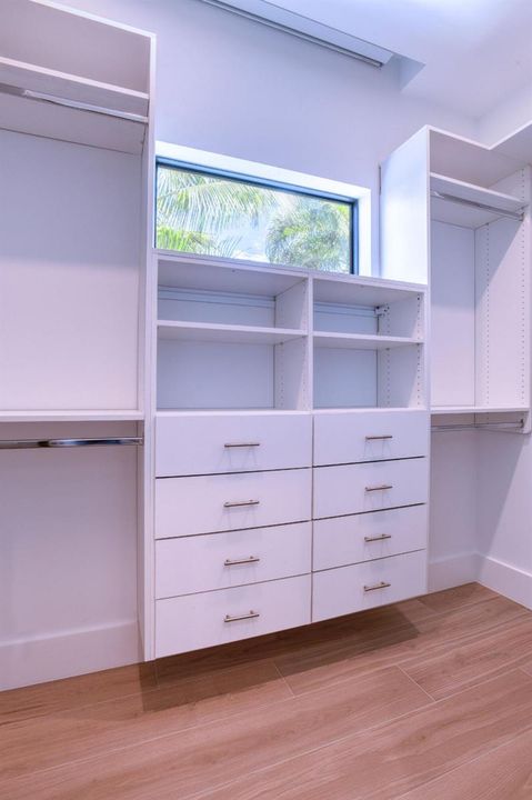 9 Walk In Closet 1 (1)