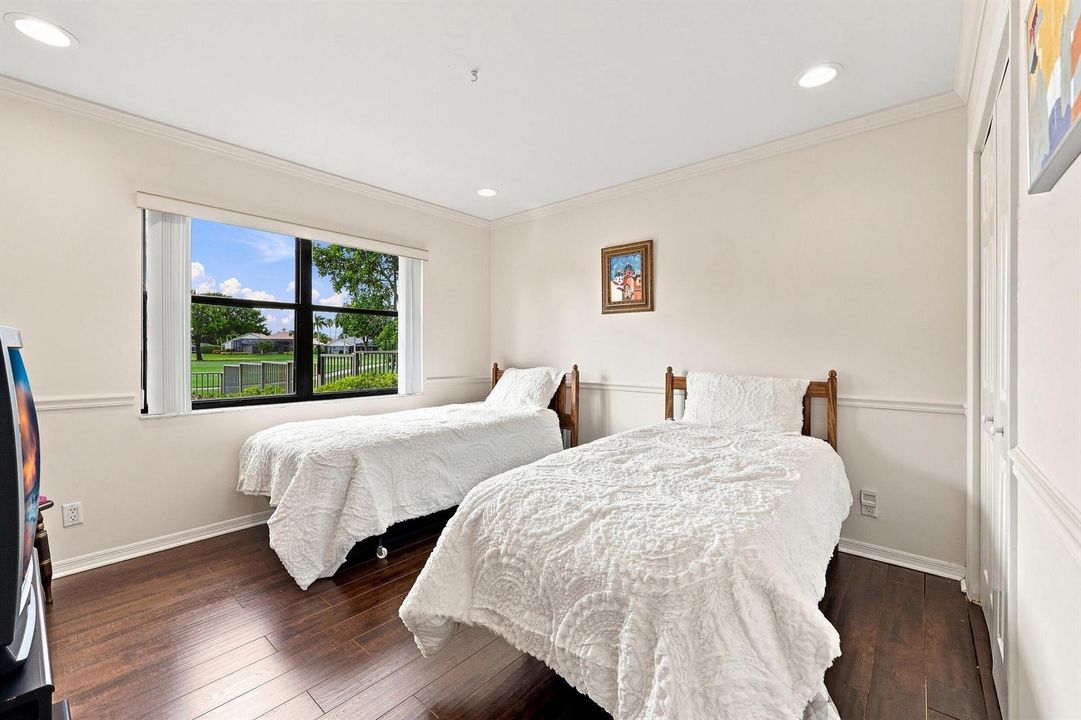 guest bedroom (2)