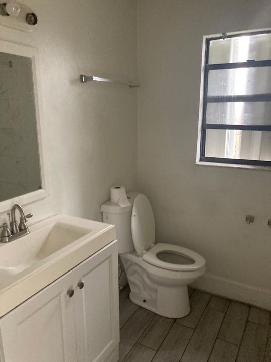 1565 BATHROOM 1