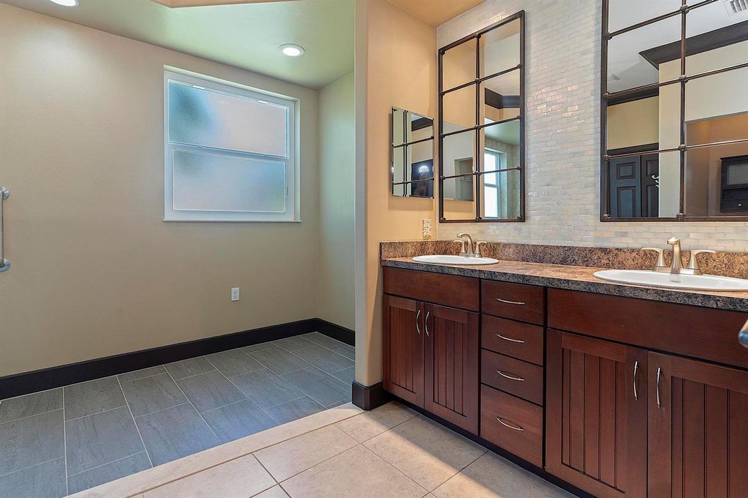 444 Rolling Hill Dr - 093