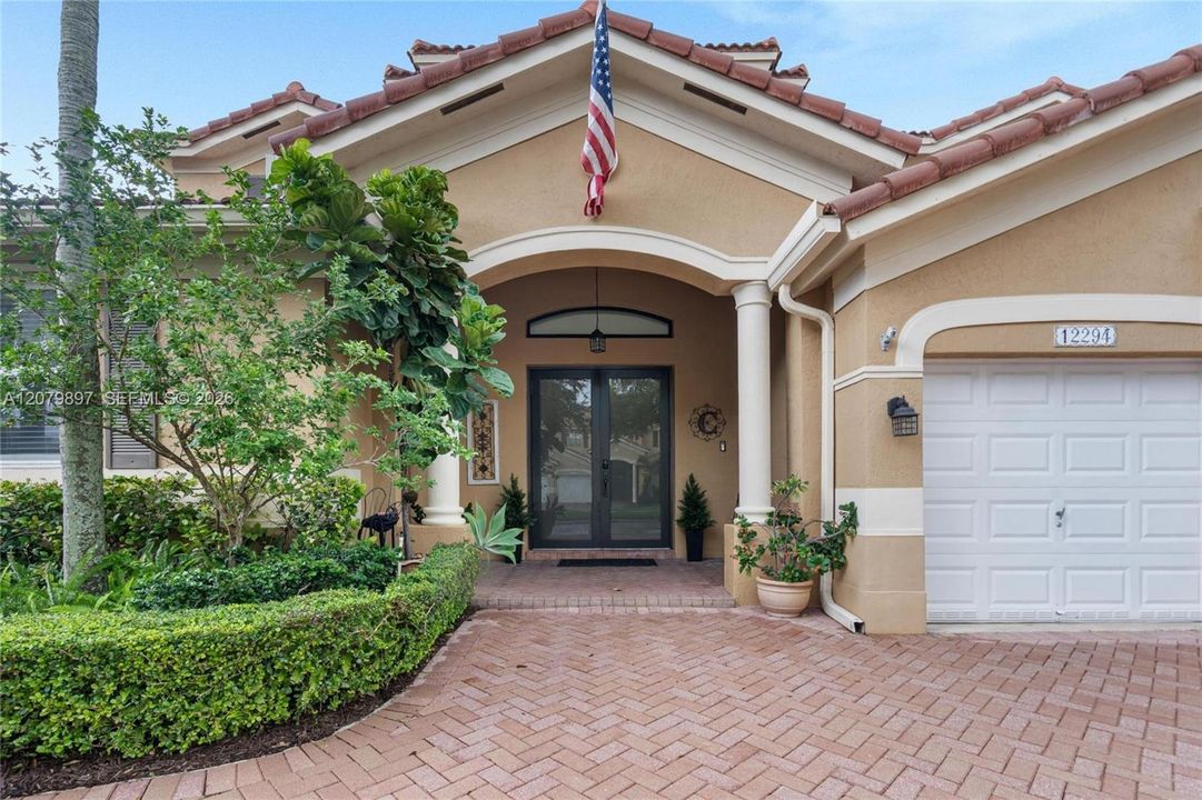 For Sale: $975,000 (5 beds, 4 baths, 3219 Square Feet)