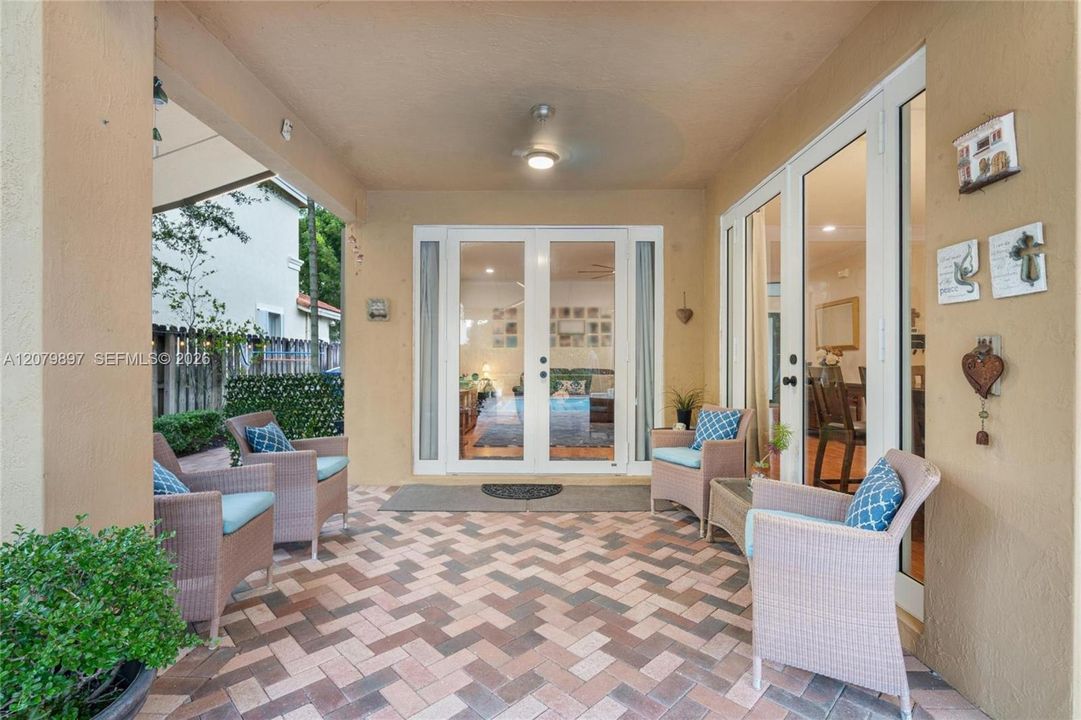 For Sale: $975,000 (5 beds, 4 baths, 3219 Square Feet)