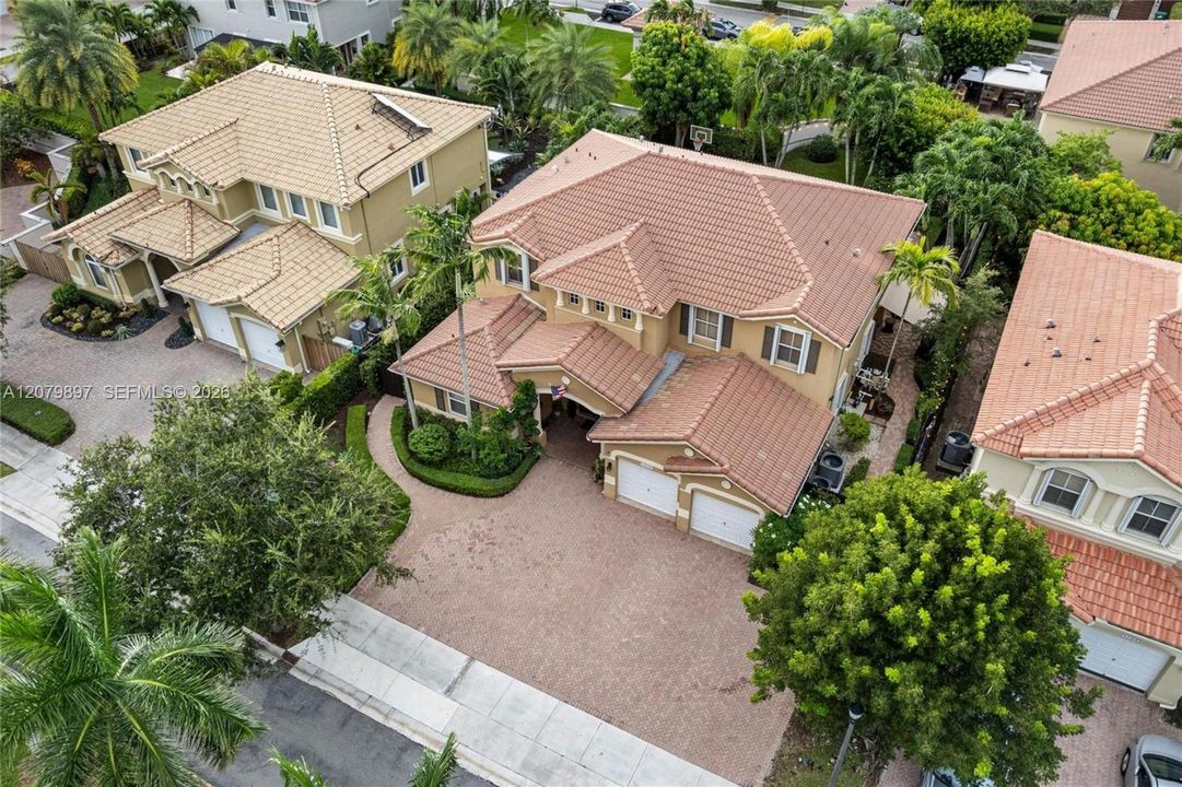For Sale: $975,000 (5 beds, 4 baths, 3219 Square Feet)