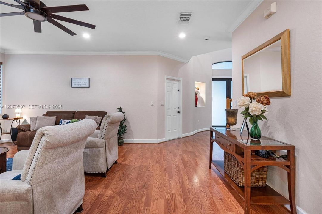 For Sale: $975,000 (5 beds, 4 baths, 3219 Square Feet)