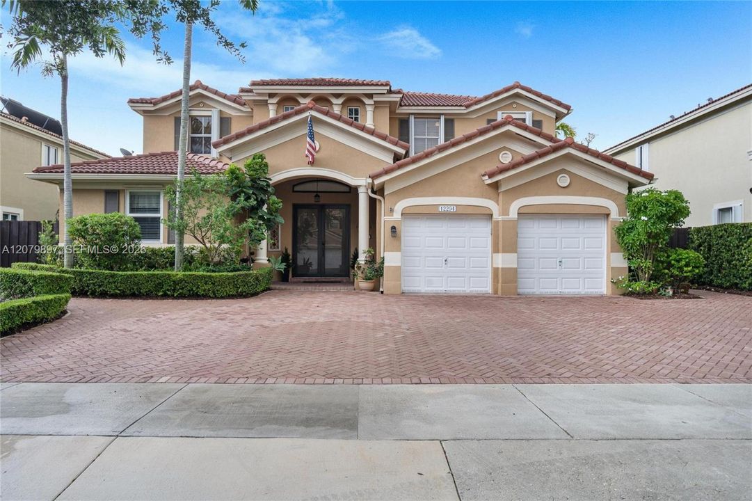 For Sale: $975,000 (5 beds, 4 baths, 3219 Square Feet)