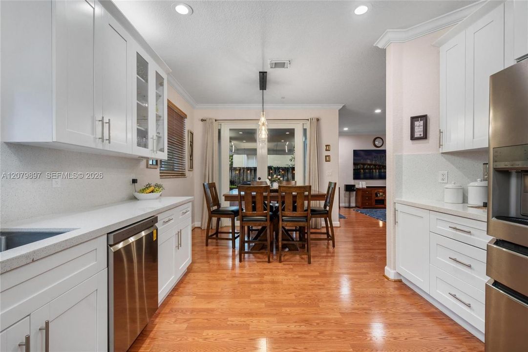 For Sale: $975,000 (5 beds, 4 baths, 3219 Square Feet)