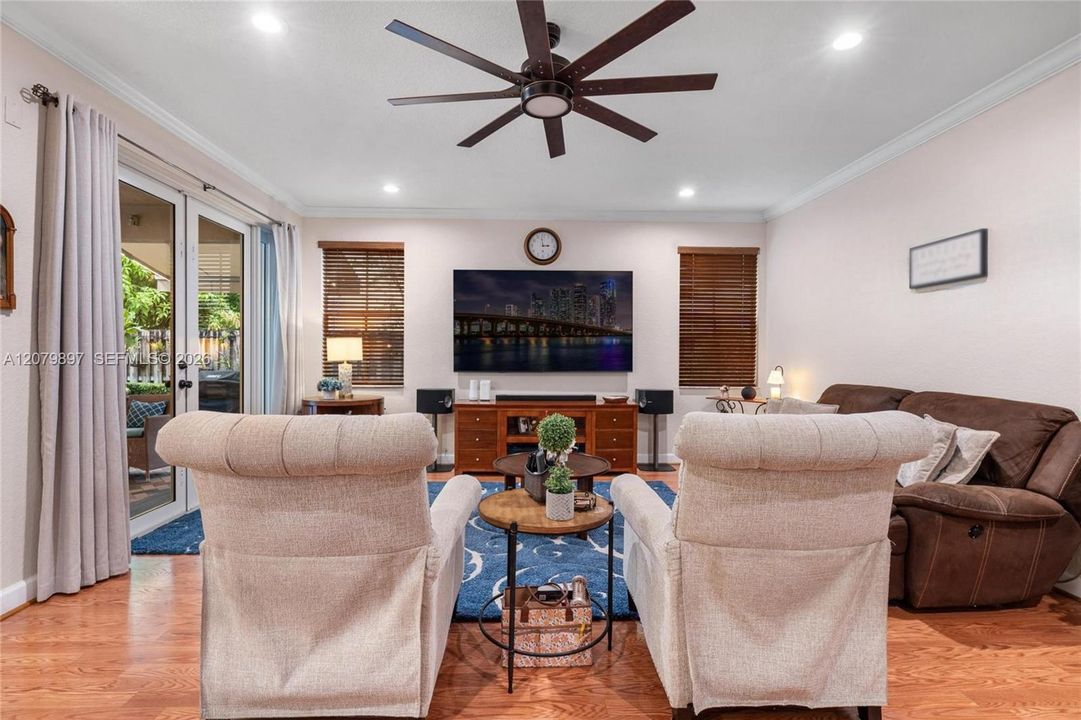 For Sale: $975,000 (5 beds, 4 baths, 3219 Square Feet)
