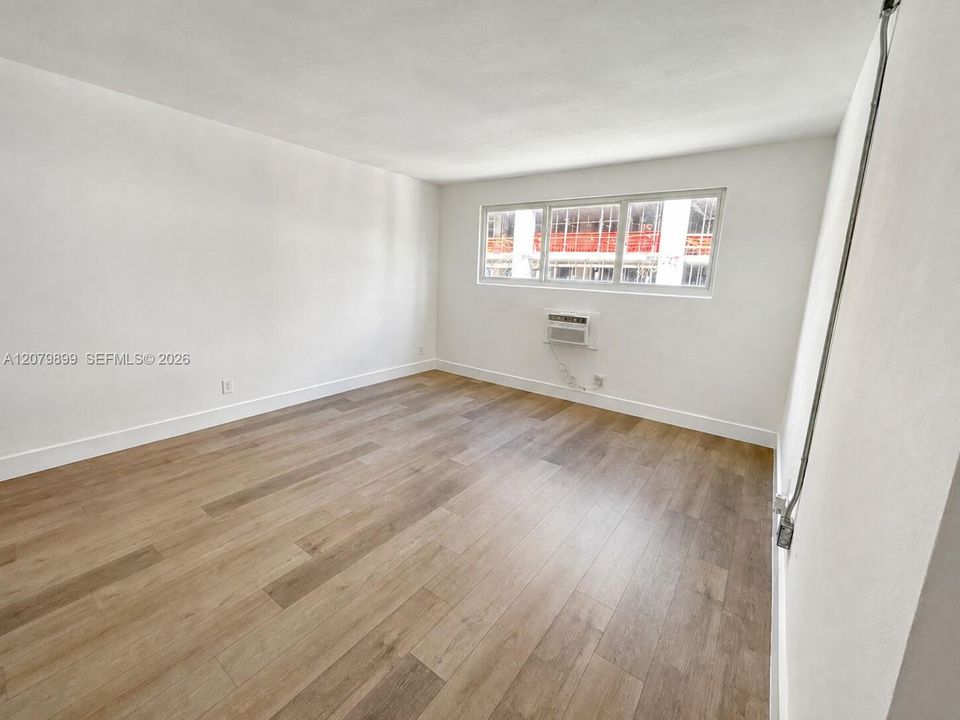 В аренду: $1,800 (1 спален, 1 ванн, 600 Квадратных фут)